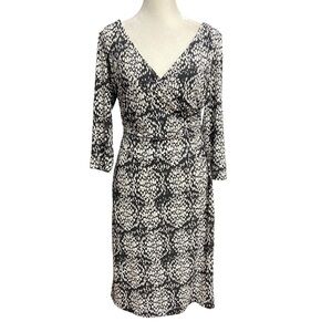 Adrianna Papell Mock Wrap Dress Size 8 3/4 Ruched waist 3/4 sleeves Stretch Work